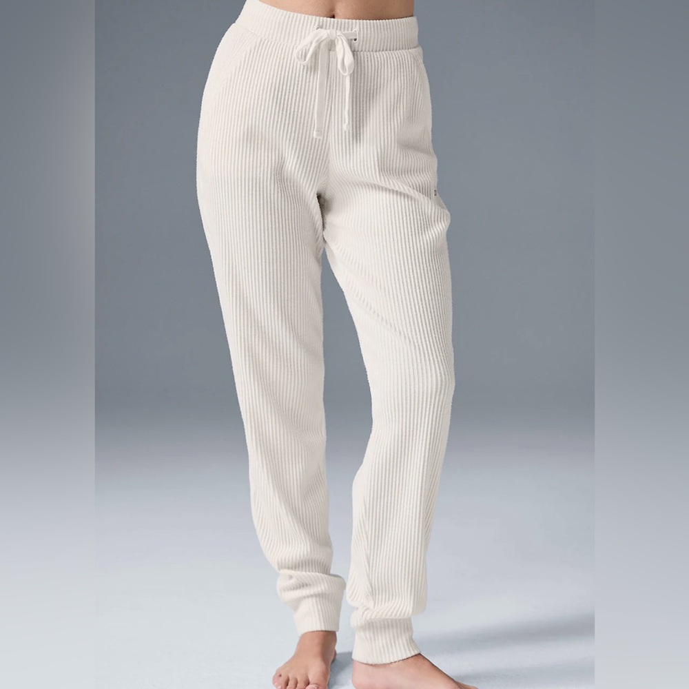 ALO YOGA Muse Sweatpant in Ivory, Size Small